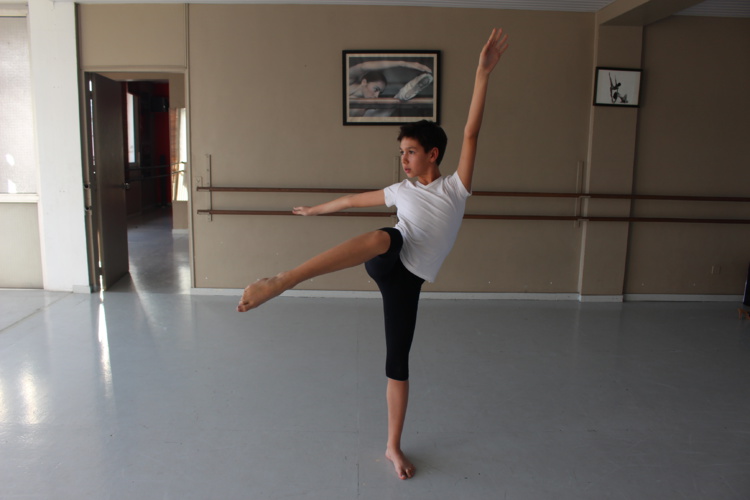 Louis, 11 ans, intègre une école de danse réputée à l’international