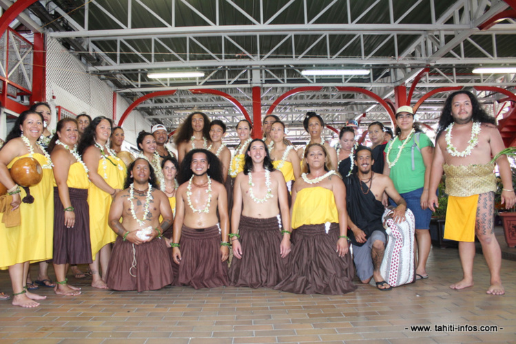 [INTERACTIF] Découvrez les costumes de la délégation hawaiienne 