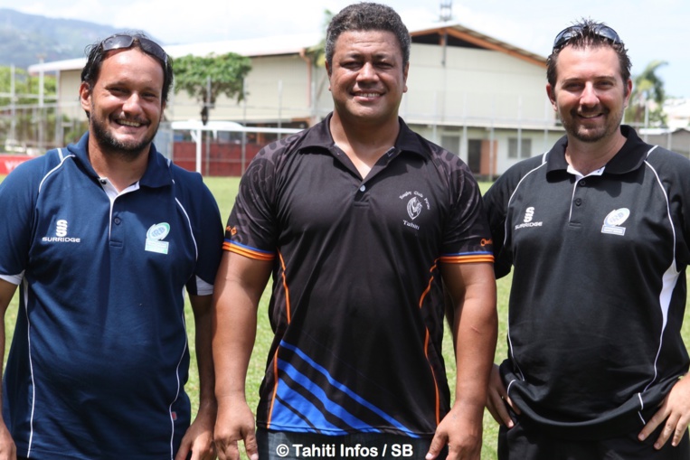 Au centre le président de la fédération polynésienne de rugby, Apolosi Foliaki. (Archives)