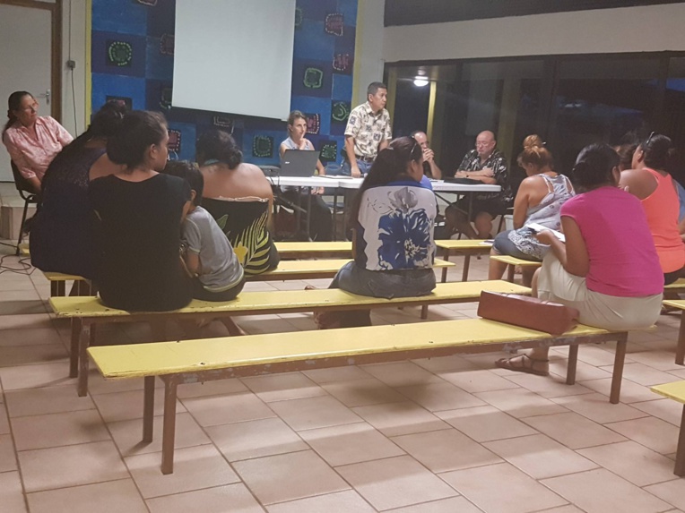 Face à l'inquiétude des parents d'élèves, une réunion a été organisée à l'école maternelle de Tuterai Tane.