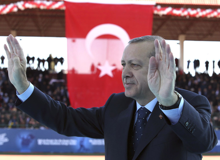 Turquie: Erdogan menace de dire "au revoir" à l'UE