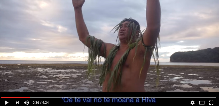 Président de l'association Ta'i Haruru pour la protection de l'environnement de Arue et Tetiaroa, Roland est l'un des interprètes.