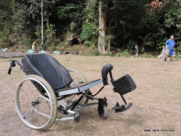 Parmi les encombrants retrouvés par les services de la mairie dans la vallée : ce fauteuil roulant.