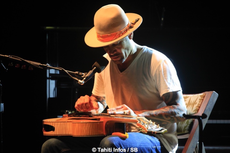 Ben Harper utilise la technique du "slide"