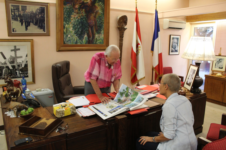 Dans son bureau à l'assemblée qu'il quittera prochainement pour le tout nouveau siège du parti, Gaston Flosse revient sur le projet du Mahana beach