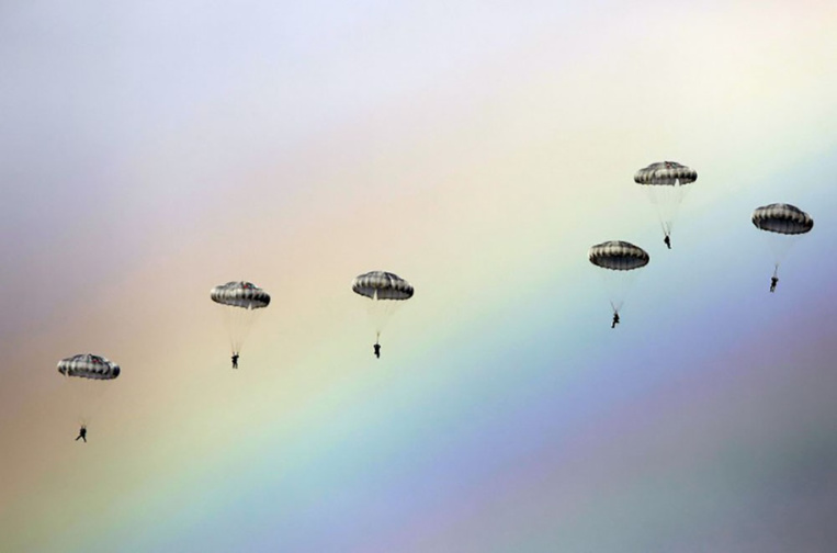 Australie: trois parachutistes tués dans une collision en plein ciel