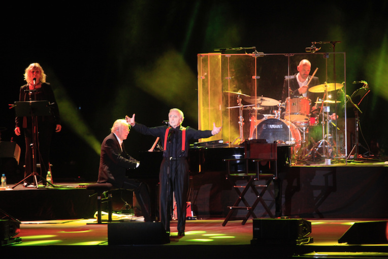 Charles Aznavour était accompagné d'Erik Berchot, titulaire du prix Fréderic Chopin, un des meilleurs pianistes contemporains.