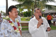 Ouverture officielle du village des artisans dans les jardins de Paofai ce matin.