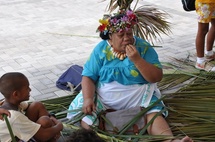 Ouverture officielle du village des artisans dans les jardins de Paofai ce matin.