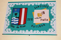 N°3 : Le tifaifai du jumelage confectionné en deux exemplaires par Mme Aline AMARU, artisan reconnue de Pirae. Dévoilé lors de cette cérémonie « aller », un deuxième tifaifai identique a été offert à la Ville de Païta en attendant la cérémo