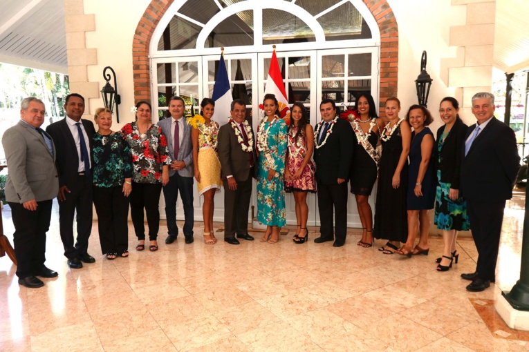 Miss Tahiti et ses dauphines reçues à la Présidence