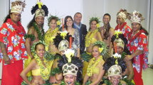 Les danseurs de Show Tahiti Nui avec Paola SGHAVONE & Directeur de la Societe idee per viaggiare