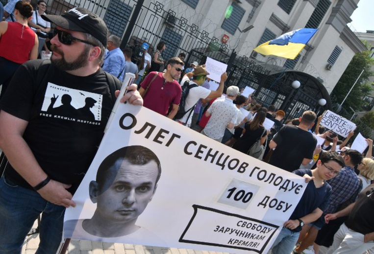 Appels à libérer Sentsov au 100e jour de sa grève de la faim