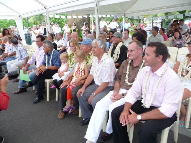 Tahiti accueille Philippe Poupon et l'équipage du "Fleur Australe" dans les jardins de Paofai.
