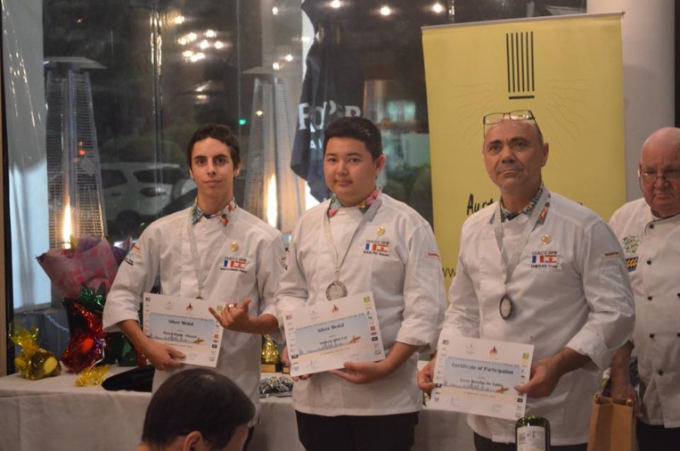 Steeven Nhun Fat et Pierre Baulu-Havard, médaillés d'argent au concours culinaire des lycées Asie-Pacifique