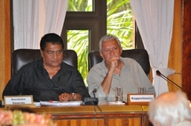 Les rapporteurs (de gauche à droite) : messieurs Makalio FOLITUU et Roland OLDHAM