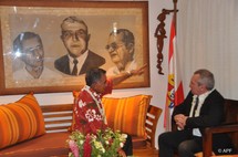 Oscar Temaru a accueilli le nouveau haut-commissaire M. Richard Didier à l'assemblée