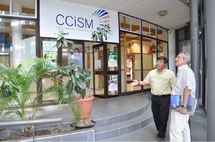 Gilles YAU Président de la CCISM présente le nouveau bâtiment de la CCISM Formation qui abrite l’Ecole de Commerce, les classes de BTS et les salles de formation.