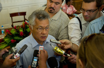 Le président polynésien Tong Sang défie l'opposition de lui trouver un remplaçant