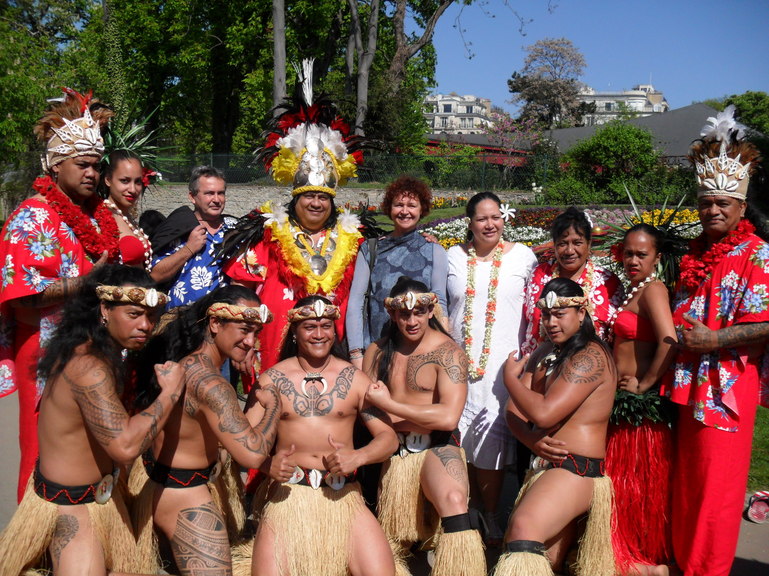 Les exposants polynésiens et la troupe du Show Tahiti Nui