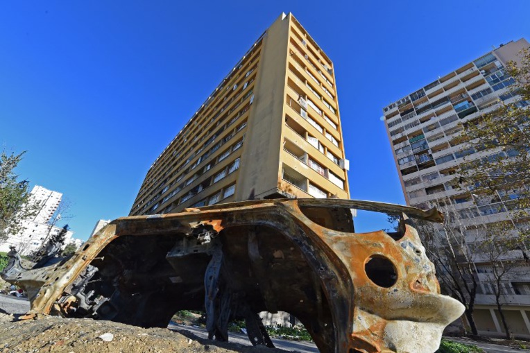 Marseille: une barre d'immeuble vétuste et dangereuse totalement évacuée