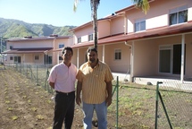 Le ministre du logement visite le lotissement social Pofatu à Paea