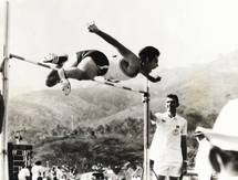 Un athlète de Polynésie française lors des Jeux du Pacifique Sud organisés en 1963 aux Îles Fidji.