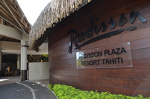 Plan social en vue à l'hôtel Radisson de Tahiti