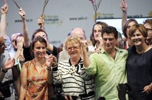 Le 20 octobre 2011, Eva Joly acclamée au congrès d'Europe Ecologie les Verts à Clermont-Ferrand (Crédit photo AFP)