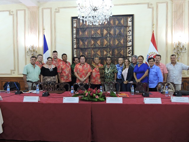 Le 13 avril 2018 lors de l'annonce officielle de la sélection du groupement Kaitiaki Tagaloa pour construire et exploiter les quatre hôtel et deux résidences en condominium du Village Tahitien.