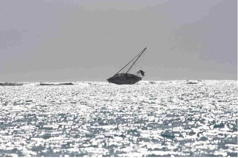 Un voilier s’échoue à Vaiare, son occupant rejoint la côte à la nage