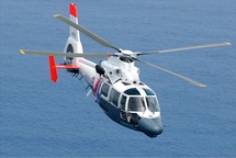 6 heures de vol et 3 ravitaillements pour l'hélicoptère Dauphin, appelé au secours d'une habitante de Rapa