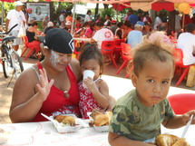 La population en difficulté souhaite de bonnes fêtes à la Polynésie