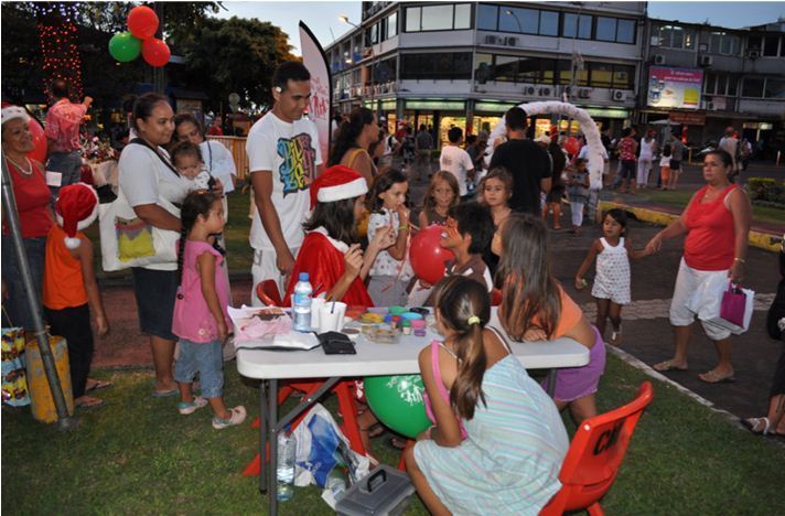 Au programme, distribution de bonbons, de ballons et atelier peinture pour les enfants.