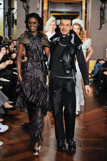 Eric Tibusch présentait en janvier 2012 sa 12 ème collection de Haute Couture