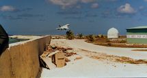 image d'archives: Le 13 septembre 1985, le président Mitterand, s'est rendu en Polynésie, a bord d'un concorde, et plus particulièrement, sur l'ile de Hao, base aérienne des essais nucléaires sur Mururoa