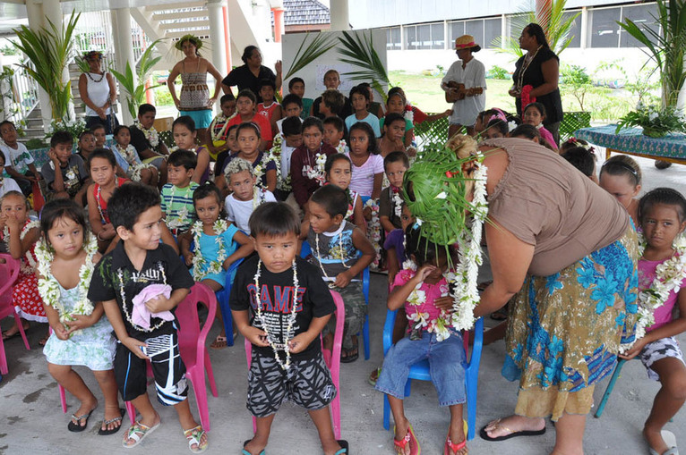 Visite du HC aux enfants de l'école d'Arutua