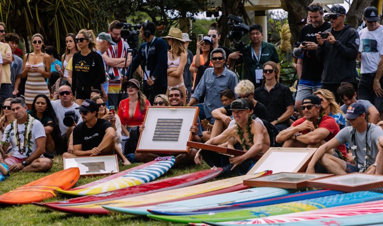 Tikanui Smith, heureux de cotoyer les légendes du surf