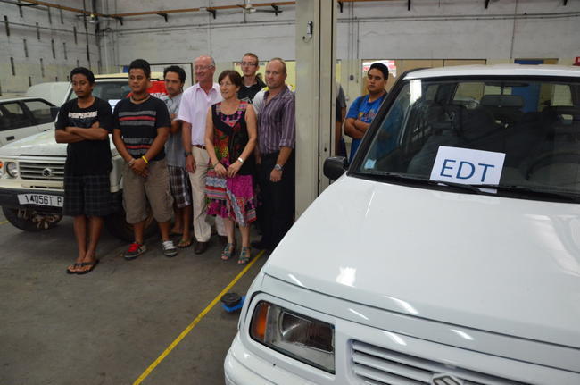 Lycée Taaone : EdT offre deux véhicules à l’atelier Maintenance automobile