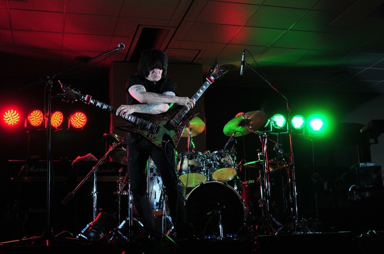 Michael Angelo Batio, l'inventeur de la double guitare lors du Tahiti Guitar & Drums Live