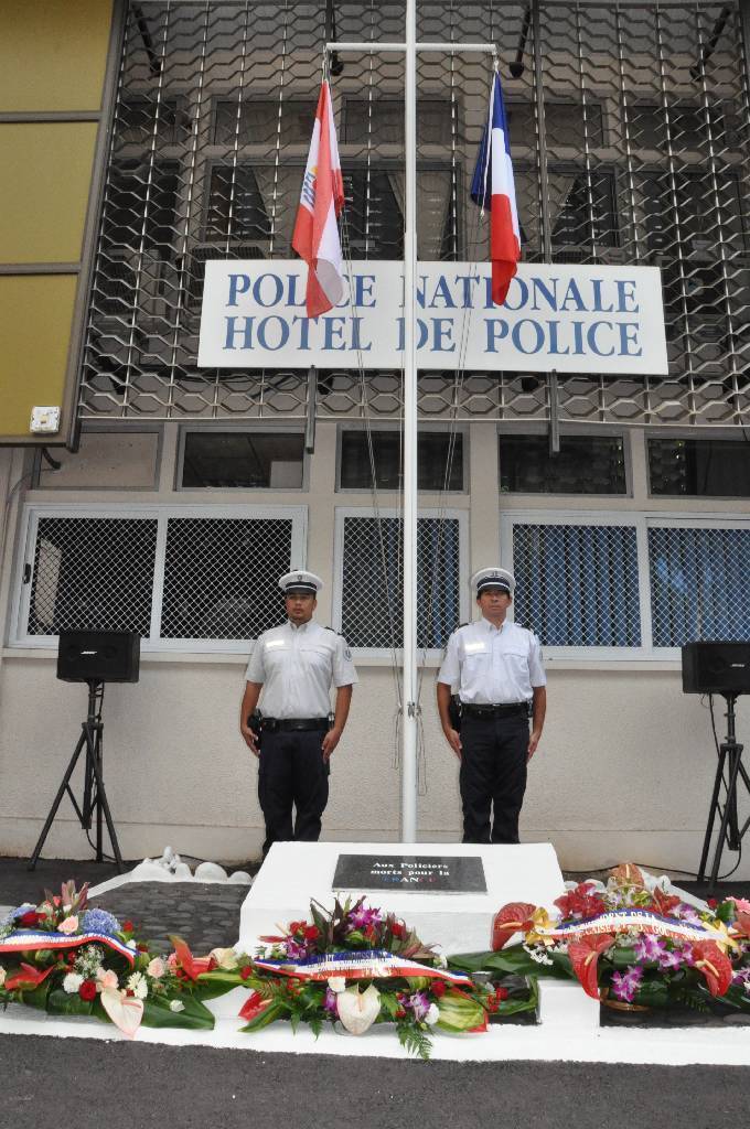 Cérémonie à la mémoire des policiers morts pour la France et des policiers décédés en service