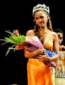 Torika Watters débarquée de son titre de Miss Fidji candidate pour Miss Monde 2012