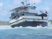 Un thonier s'échoue à Puka Puka