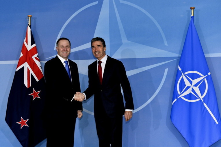 John Key, Premier ministre de Nouvelle Zélande et le secrétaire général de l’OTAN Anders Fogh Rasmussen (Source photo : OTAN)