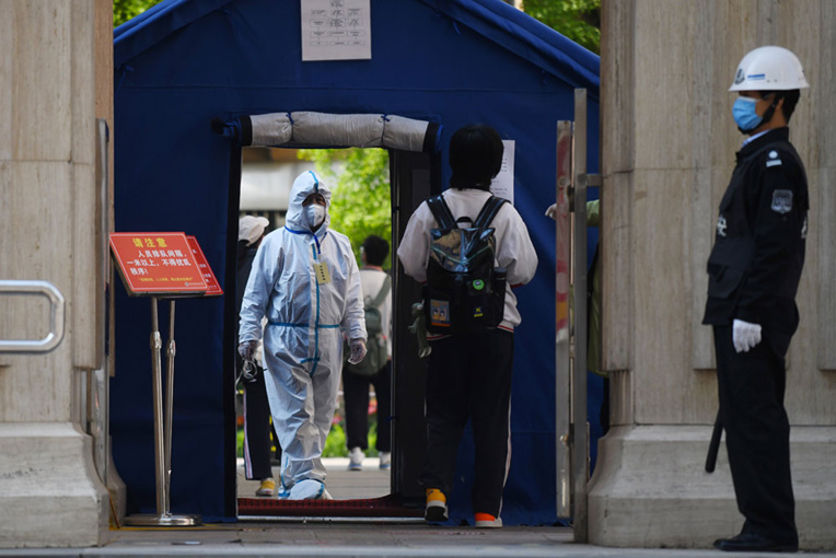 Chine: rentrée ultra-sécurisée dans des lycées hantés par le virus