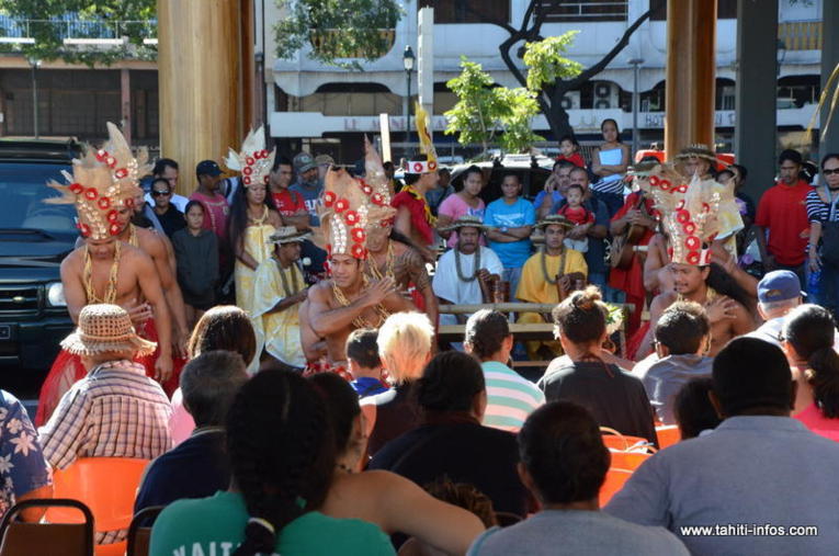 Un spectacle du groupe O Tahiti E a été offert pour animer la cérémonie d'inauguration du Terevau