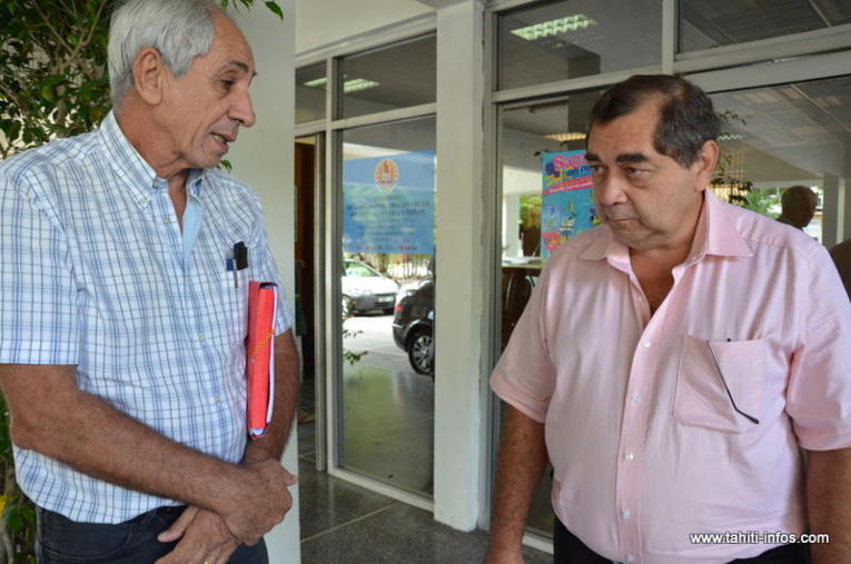 Albert Solia (CSMGCTP) et Pierre Frébault, ministre des Finances du gouvernement Temaru