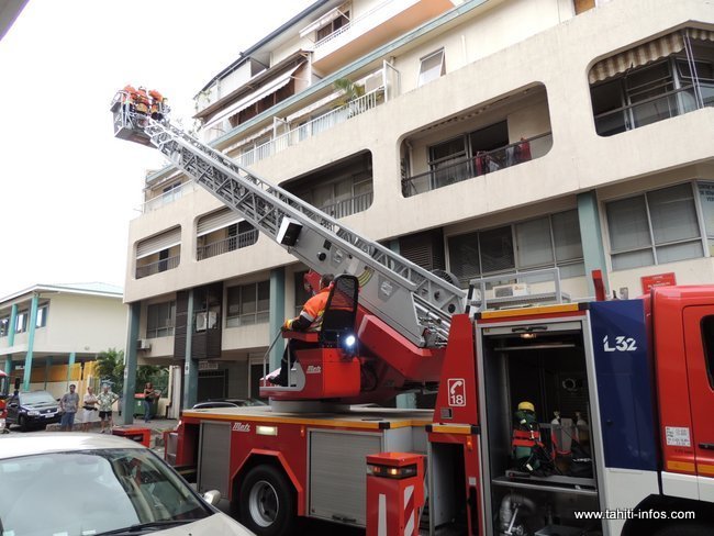 Alerte incendie à Immeuble UEVA, les pompiers mobilisent la grande échelle