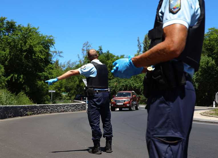 La Réunion : une centaine de voitures brûlées