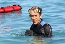 Réunion: le nageur écologiste achève sa seconde traversée sous les insultes de surfeurs